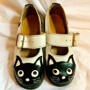 VINTAGE TredAir TUK Black and White Cat Face Mary Jane’s